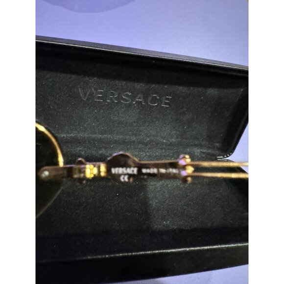 Gianni Versace Ladies Vintage Sunglasses w/Case Mod 634 Col 351 main image 7